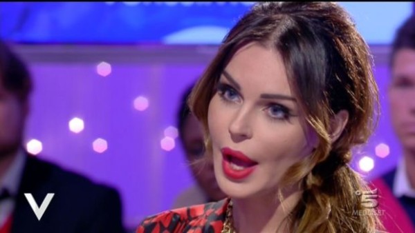 Nina Moric a Verissimo: "mio padre mi violentava. Ho sofferto di bulimia"