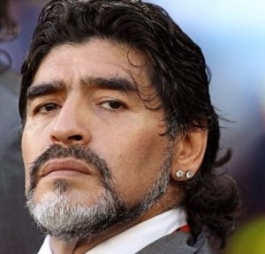 Diego Armando Maradona solidale con Sofia Loren, perseguitata dal Fisco