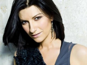 Laura Pausini, 20 anni di carriera da "La Solitudine" a Paola