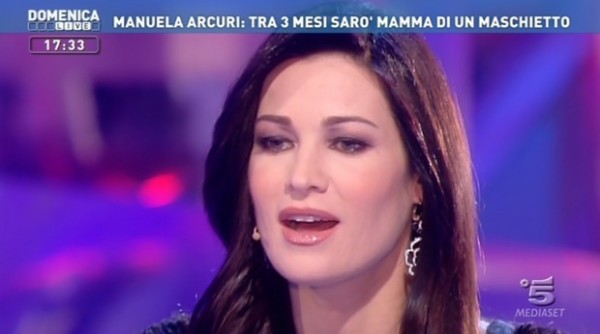 Manuela Arcuri: "Dopo il parto sogno il matrimonio con Giovanni"