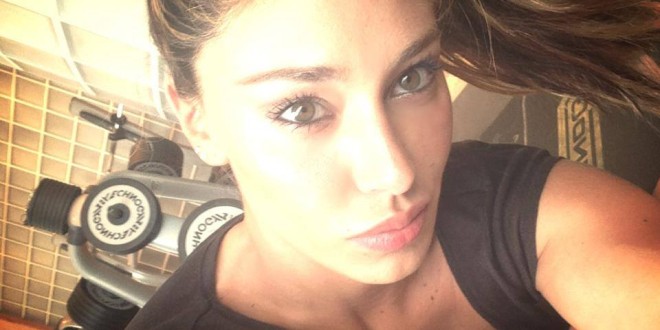 Belen Rodriguez e le pubblicazioni di matrimonio su Facebook