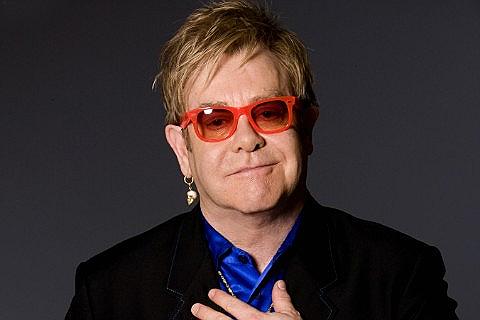 Elton John: “non sono un padre assillante. Se fanno i monelli fa nulla”