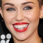 Miley Cyrus su Cosmopolitan: "sono Single, Dio vuole che sia felice"