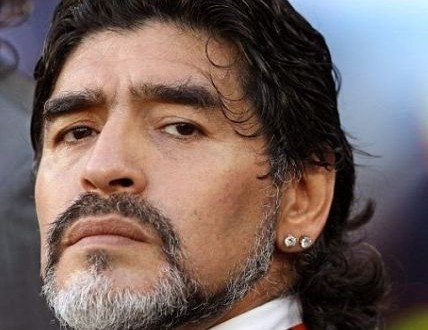 Diego Armando Maradona solidale con Sofia Loren, perseguitata dal Fisco