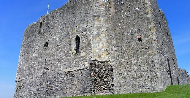 Monumenti distrutti, memoria ricostruita